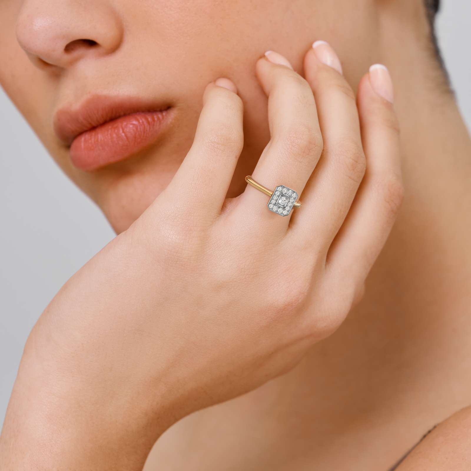 Smooth Fit Emerald Diamond Ring