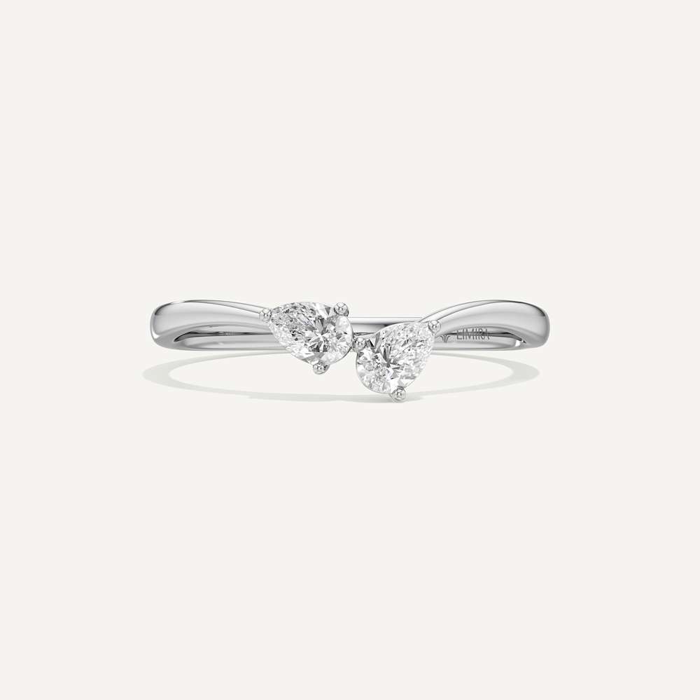 Jolie Pear Diamond